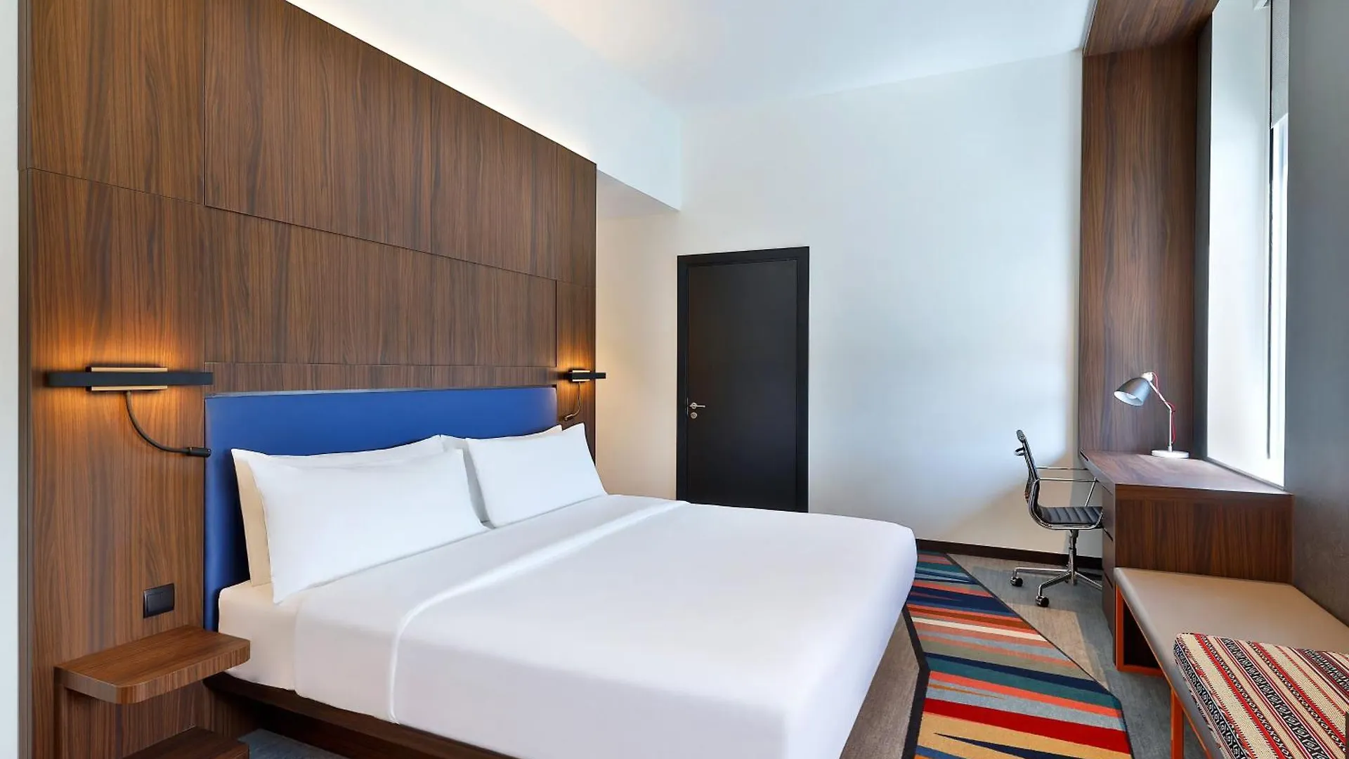 Aloft Al Mina, Dubai Jumeirah Hotel
